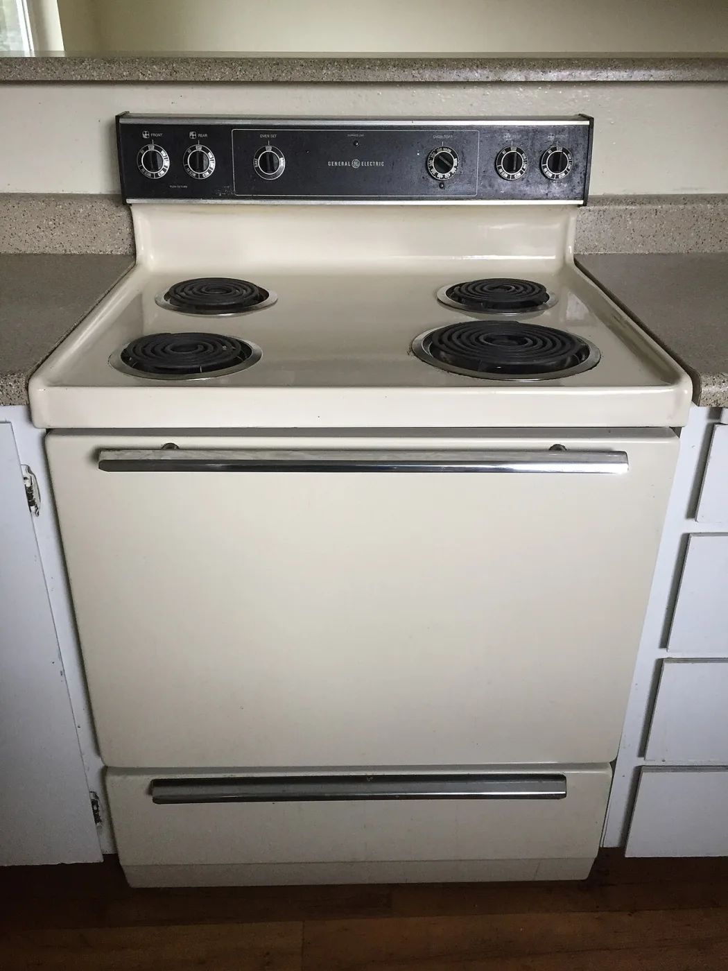 Estufa Frigidaire Eléctrica 24" · 6 hornillas